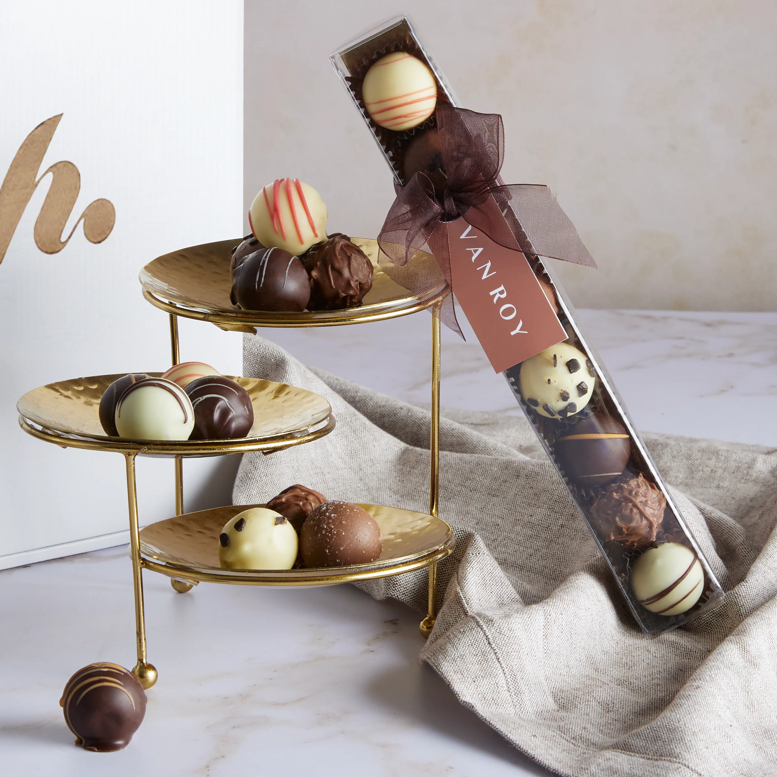 Prosecco and Belgian Chocolates Hamper - Image 3
